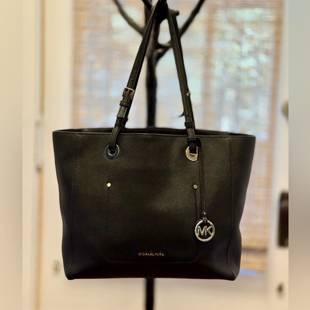 MICHAEL KORS
Walsh Large Saffiano Leather Tote Bag